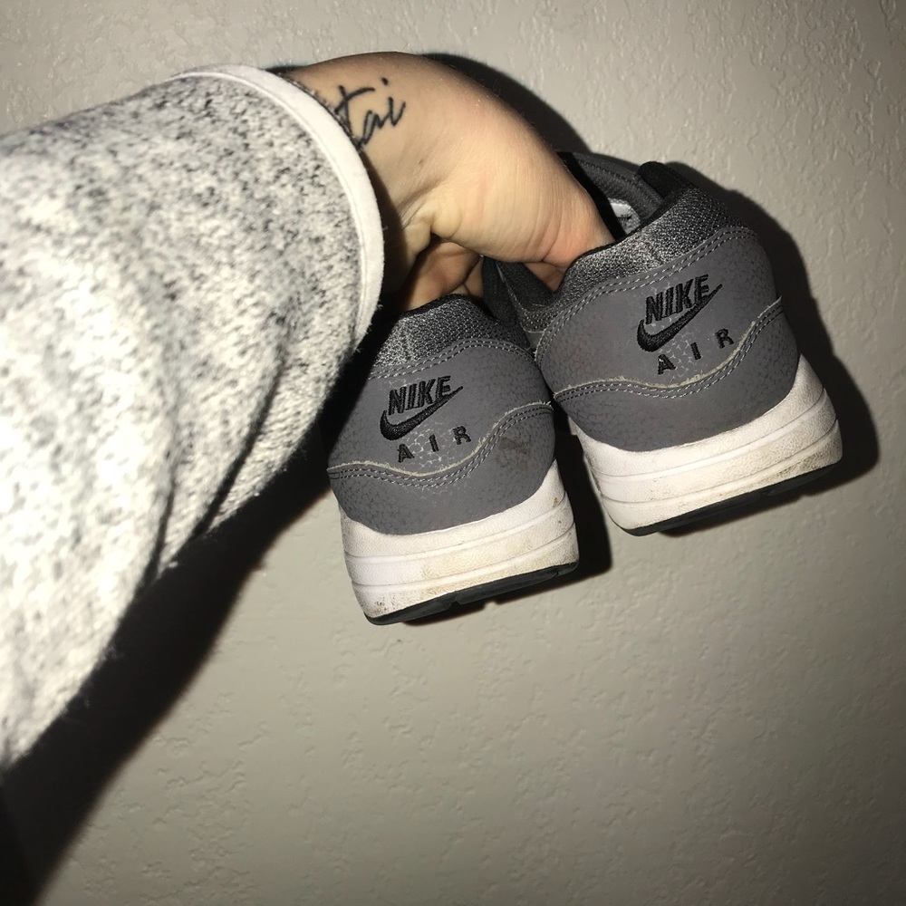 NIKE AIR MAX